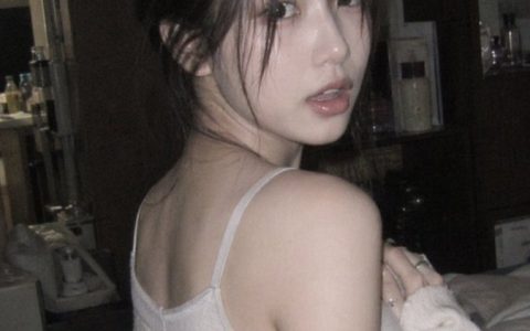 Korean Idol 3×3 Grid Portrait